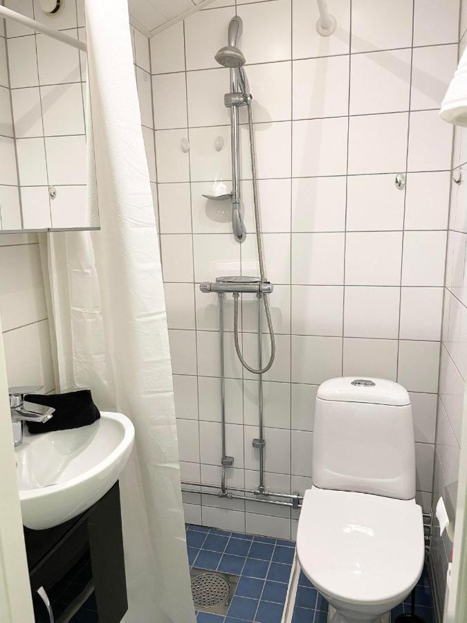 Egen Stuga Mitt I Stan Karlstad Exterior foto